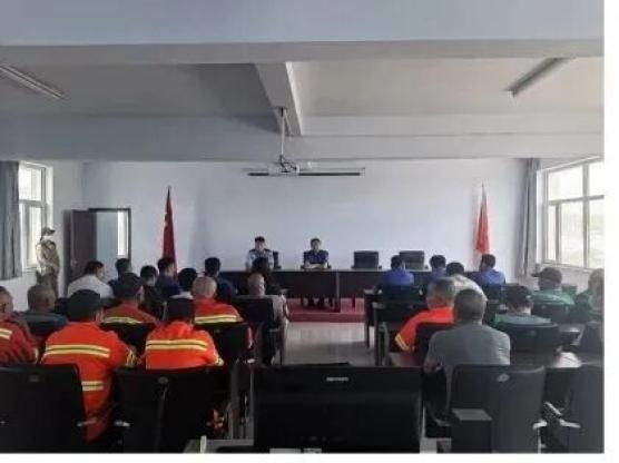 共筑环卫安全屏障 交通安全宣传暖人心