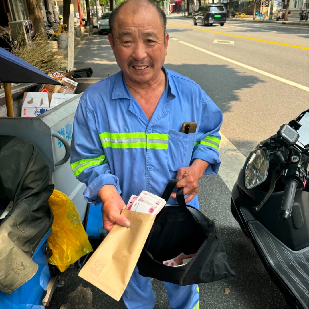 40万元现金1小时内归还失主……这些暖新闻都是环卫人眼中的“分内事”