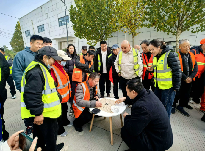 郑州市二七区举办环卫工人节趣味运动会