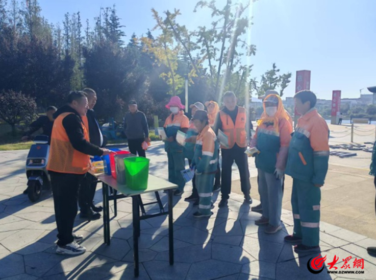 青岛流亭街道保洁人员垃圾分类宣导行动