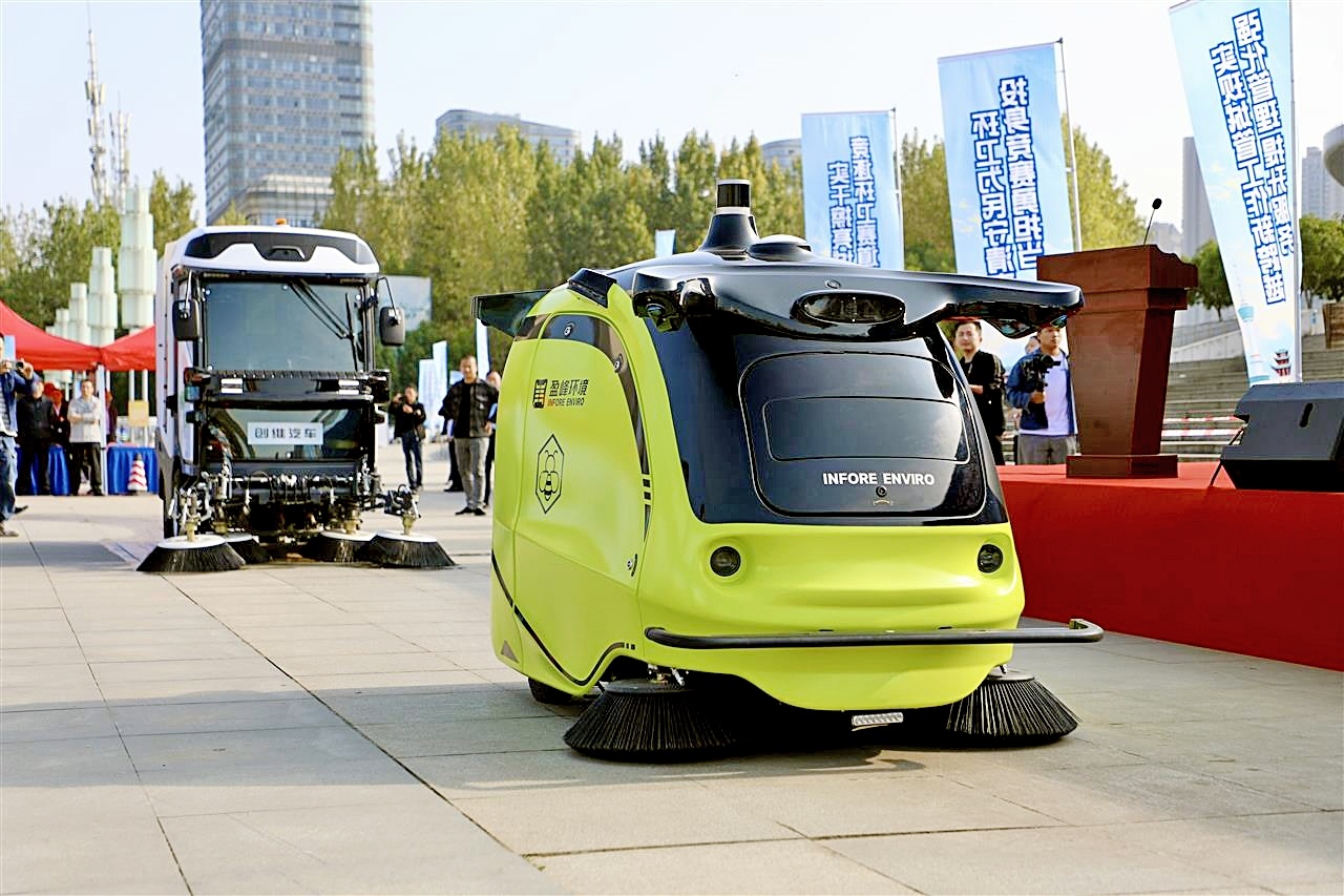 告别“一把扫帚、一筐撮箕走天下” 武汉环卫技能竞赛“人机协同”挑大梁 武汉街头将现无人机器人自动做保洁