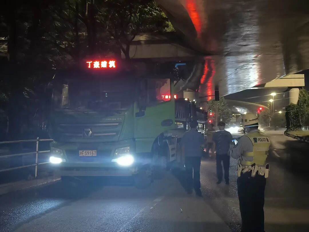 “铁腕”整治建筑垃圾、装修垃圾偷倒见成效