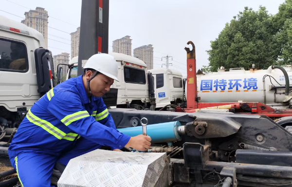 徐开锋：二十余载环卫坚守 本色不改