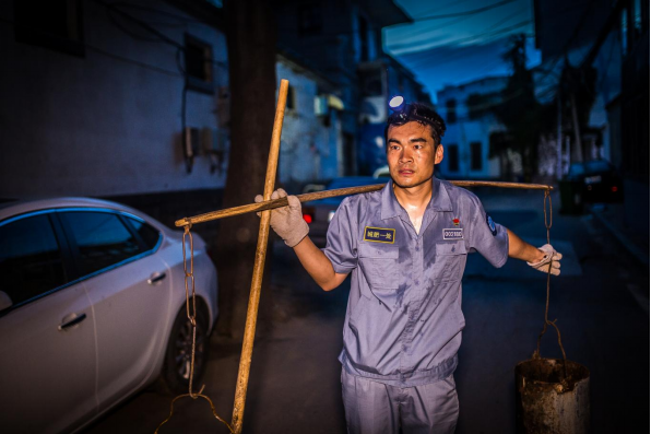 陈国瑞：一根扁担为“信物”诠释环卫人的责任与担当