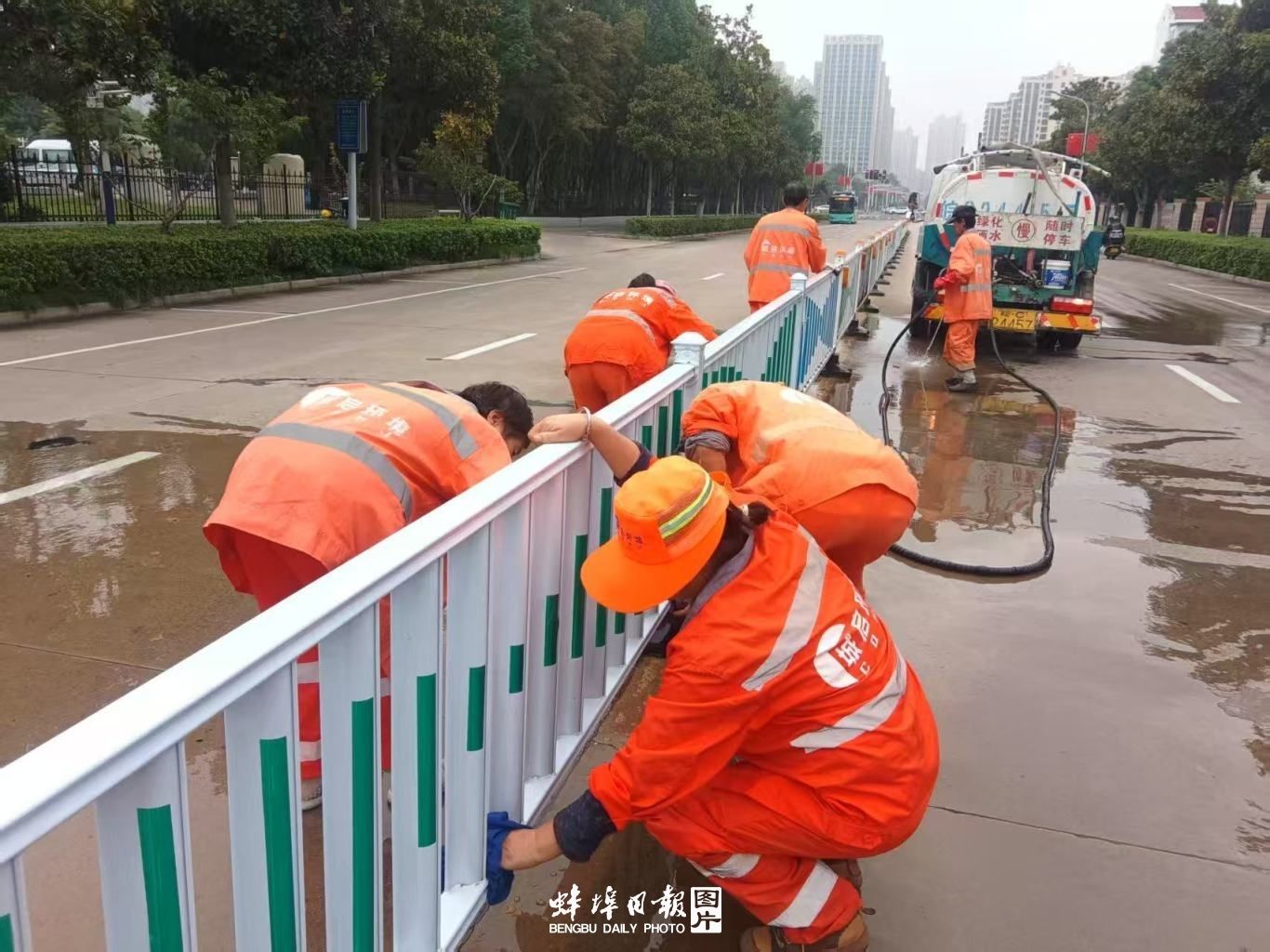 蚌埠环卫工人“洁”力守护城市容颜
