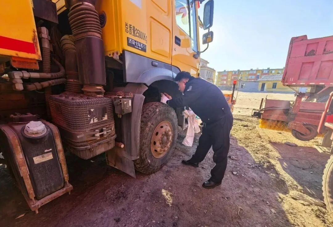 精准对接！镇赉公安交管大队为环卫车辆拧紧“安全阀”